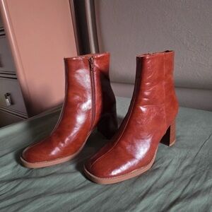 Chic Tan Leather Heeled Boots